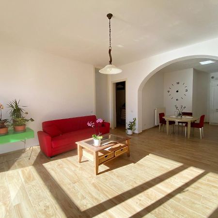 Big Apartment With Lake View And Two Bedrooms سالا كوماسينا المظهر الخارجي الصورة
