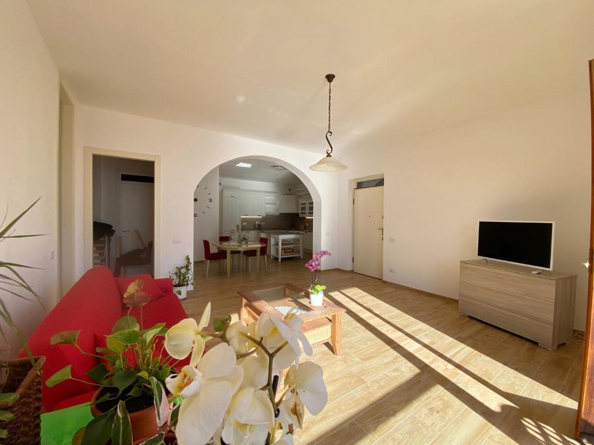 Big Apartment With Lake View And Two Bedrooms سالا كوماسينا المظهر الخارجي الصورة