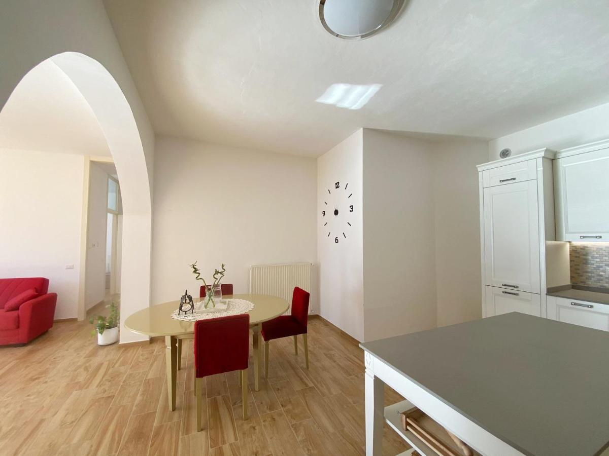 Big Apartment With Lake View And Two Bedrooms سالا كوماسينا المظهر الخارجي الصورة