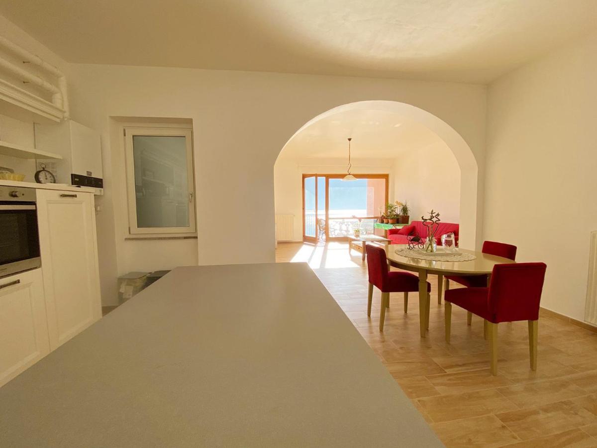 Big Apartment With Lake View And Two Bedrooms سالا كوماسينا المظهر الخارجي الصورة